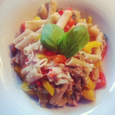 pastasalade met tonijn en basilicum